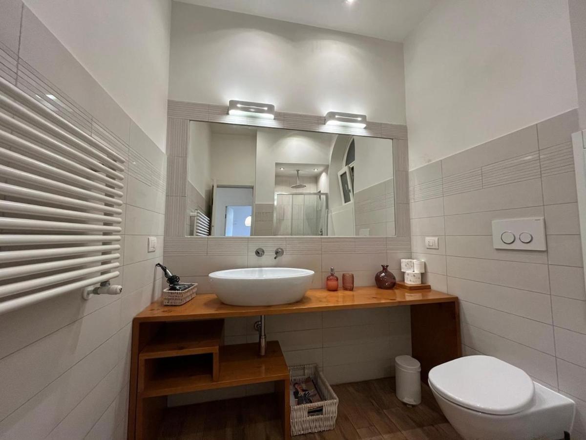 La Dolce Vita - Luxury Colosseum Boutique Apartment Roma Esterno foto