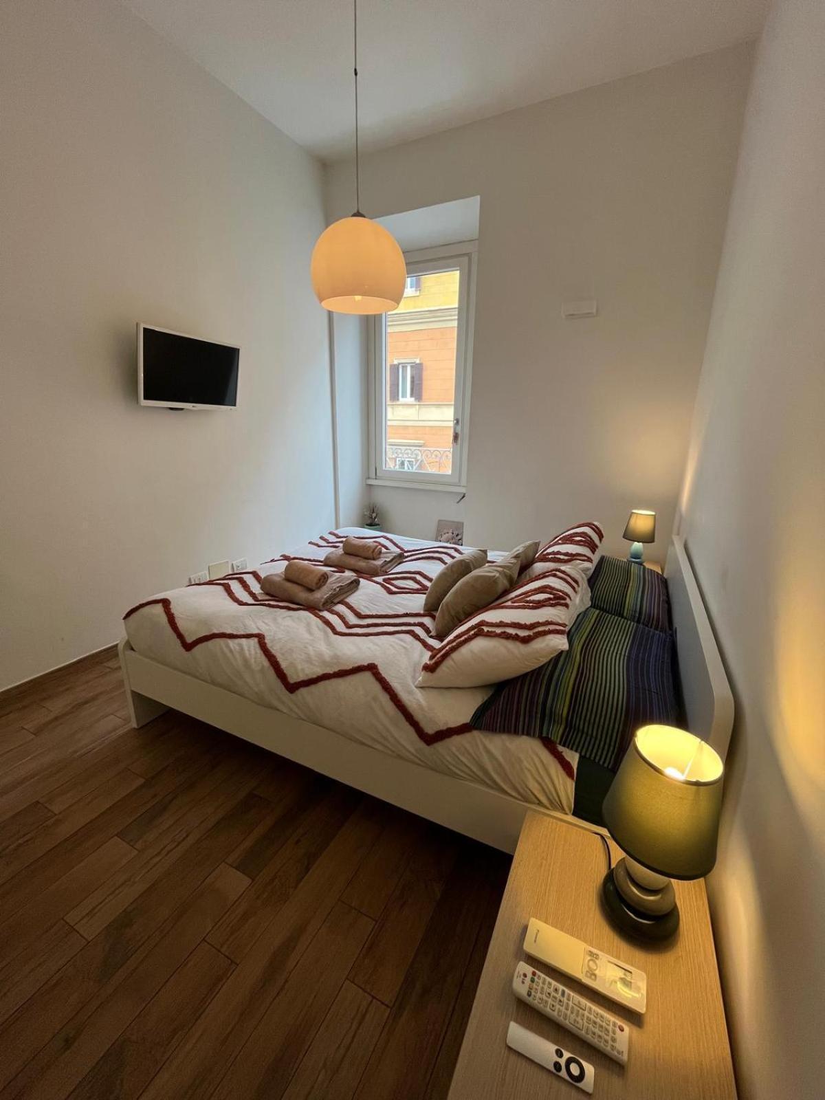La Dolce Vita - Luxury Colosseum Boutique Apartment Roma Esterno foto