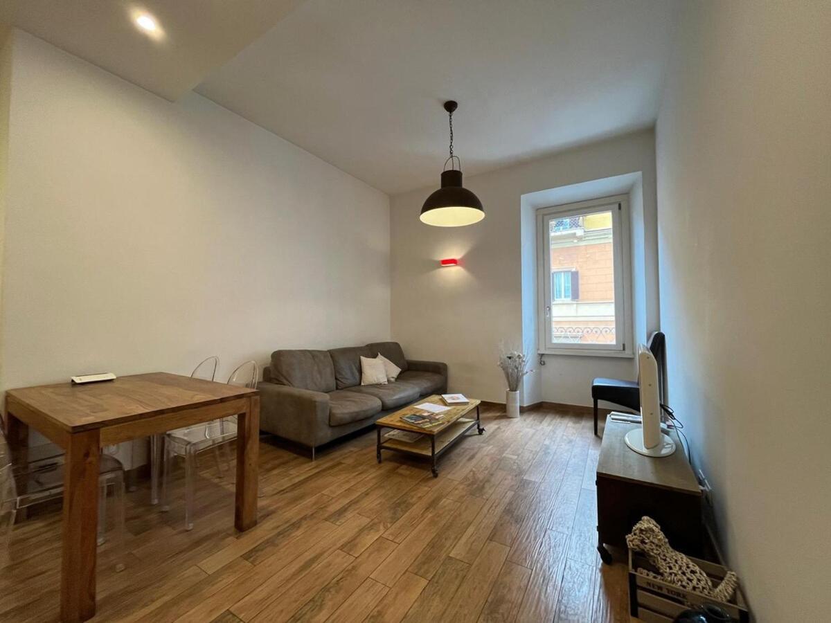 La Dolce Vita - Luxury Colosseum Boutique Apartment Roma Esterno foto