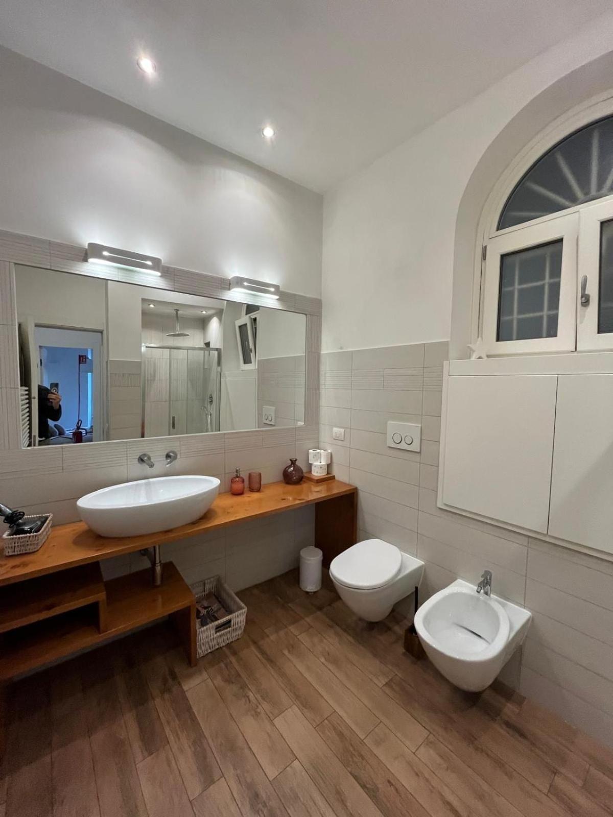 La Dolce Vita - Luxury Colosseum Boutique Apartment Roma Esterno foto